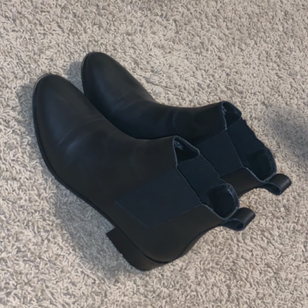 Steve Madden black booties, never worn